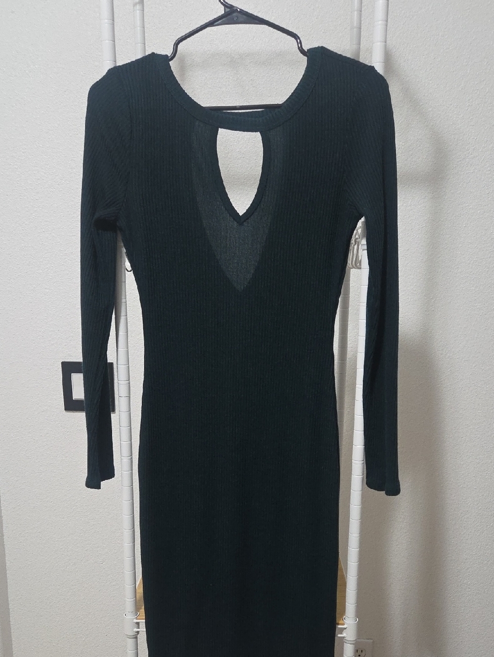 Wet Seal Dark Green Ribbed Long Sleeve Dress with Keyhole